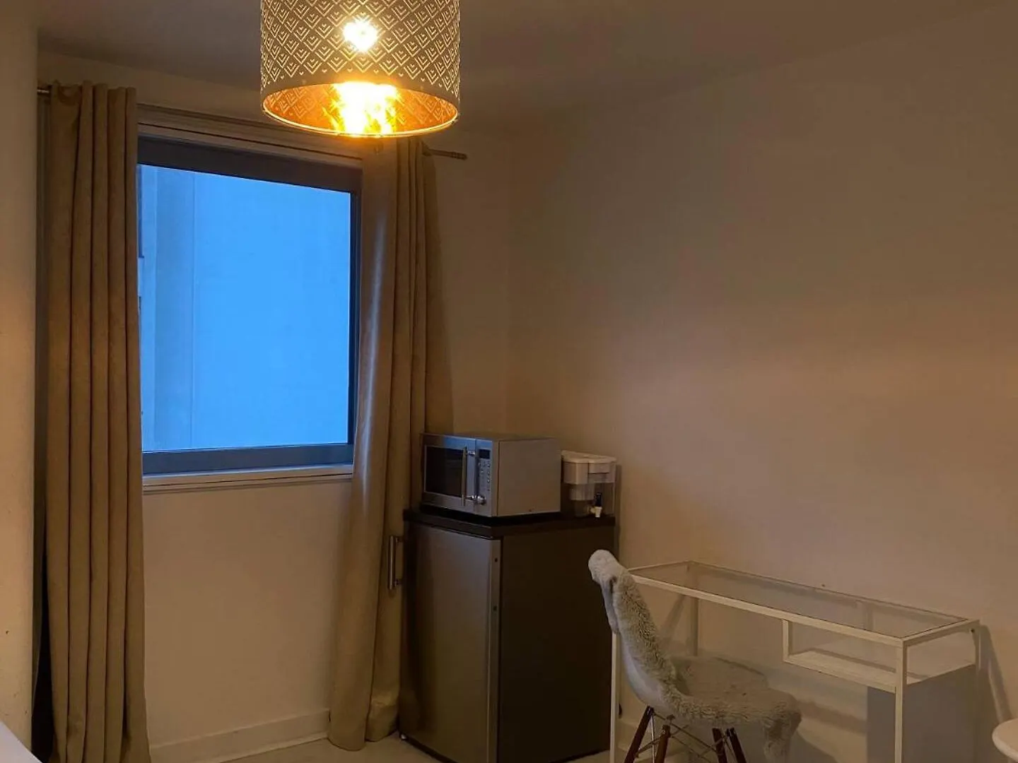 Xl Bright Room+Parking+Fridge+Micro - 20Min London Bridge - 3 Min Walk To Train/Bus Station Homestay