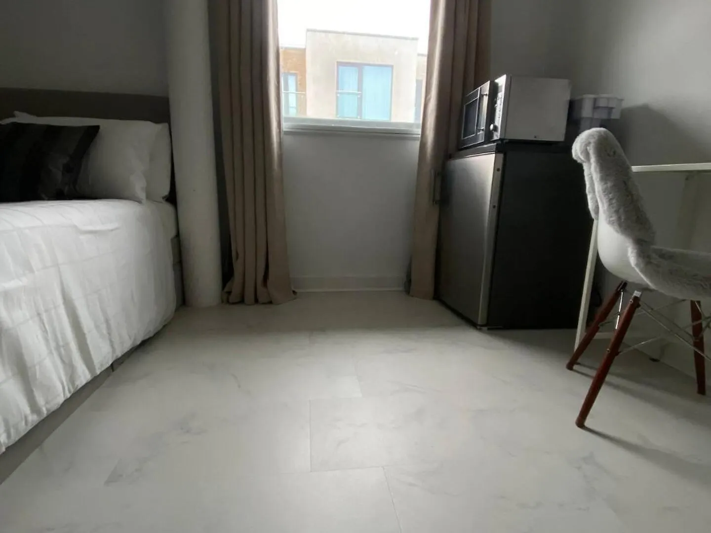 Xl Bright Room+Parking+Fridge+Micro - 20Min London Bridge - 3 Min Walk To Train/Bus Station Homestay